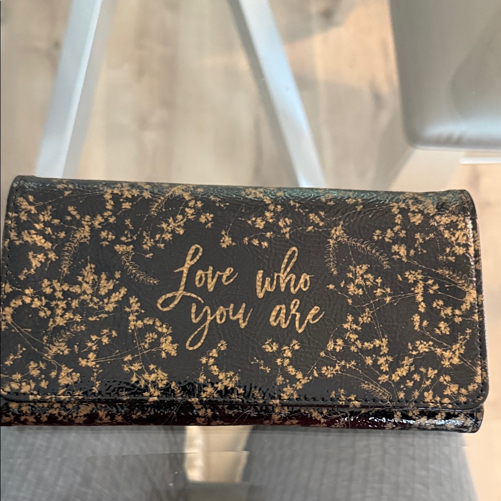 PAPAYA WALLET. Floral Black/Gold tri patent leather Wallet
Brand new paid $185